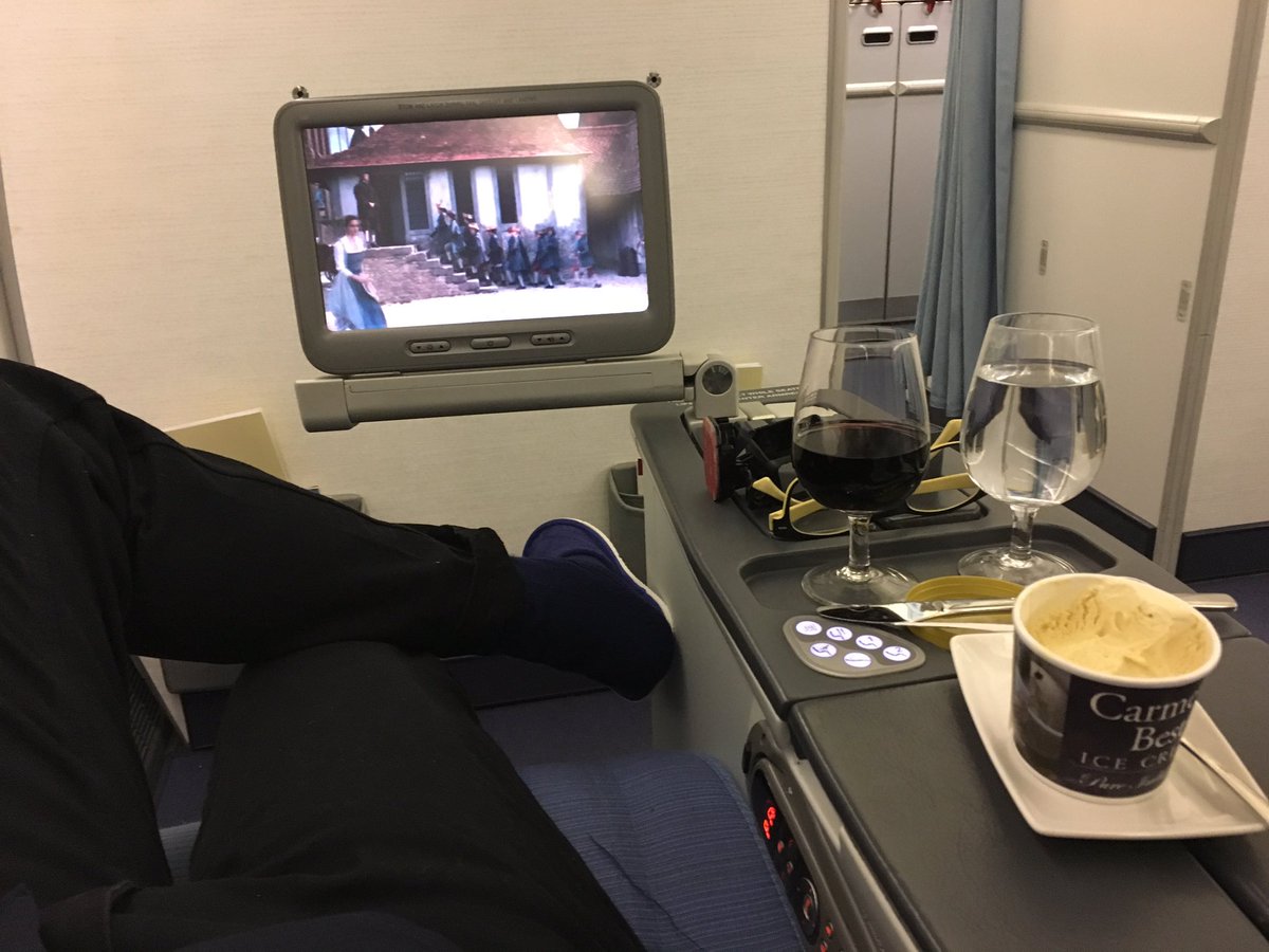 cocheeweh's tweet image. I think @flyPAL businessclass #inflightservice tonight to SFO s far better than to SYD 2months ago, cheers to that 🍷✈️