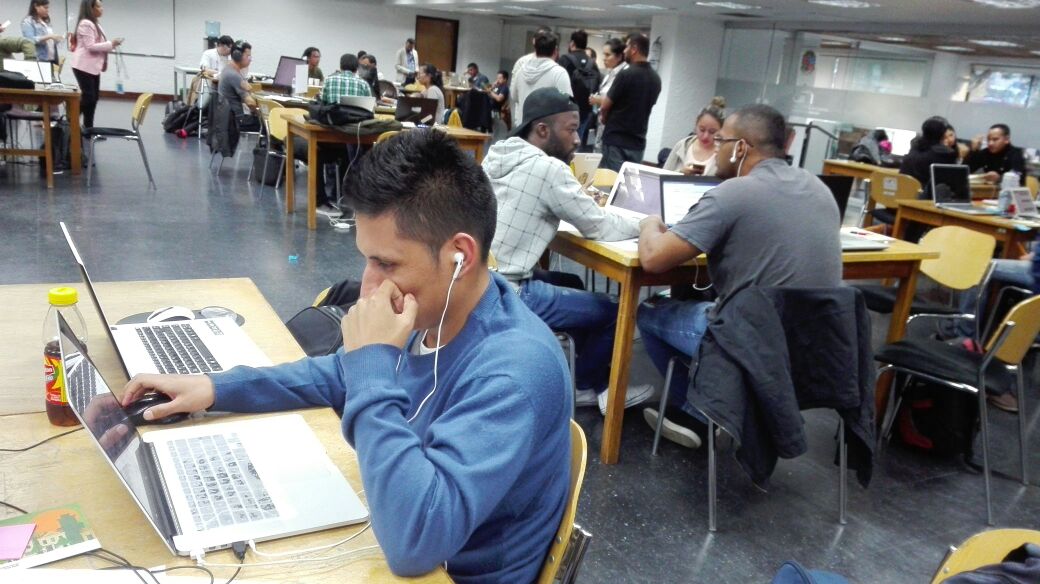 CdtCreatic's tweet photo. La empresa Caucana Sadmin SAS empresa #CreaTic presente en #Participathon2017  la "1era Hackathon en servicios públicos" en Bogotá. https://t.co/kiY4kdXoDO