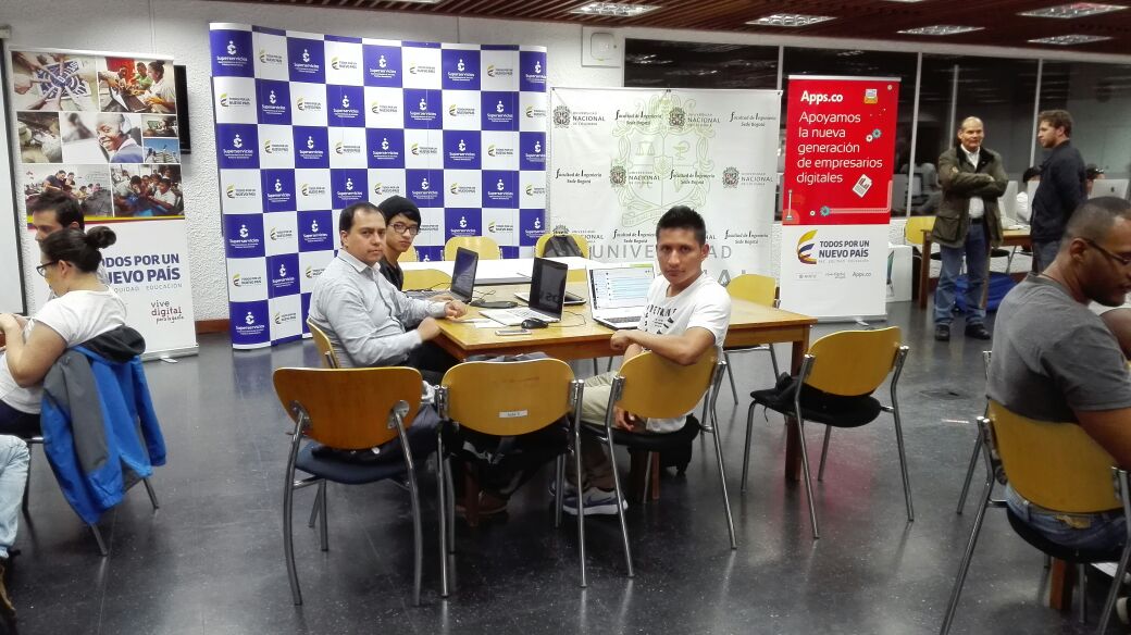 CdtCreatic's tweet photo. La empresa Caucana Sadmin SAS empresa #CreaTic presente en #Participathon2017  la "1era Hackathon en servicios públicos" en Bogotá. https://t.co/kiY4kdXoDO