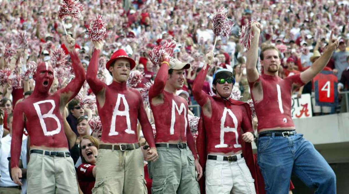 hixhicks's tweet photo. Placard seen on #ESPN #GameDay - "8 of 10 #Alabama fans can't spell #Tuscaloosa." #AlabamaFSU #collegefootball #RollTide #Noles https://t.co/UcPAroSOEd