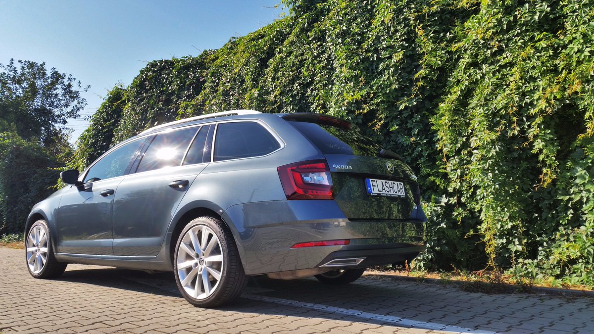 FlashCar001's tweet photo. Korekta lakieru + aplikacja powłoki ceramicznej Skoda Octavia . Więcej na https://t.co/25OuewKimM https://t.co/xQkDaZuG9D
