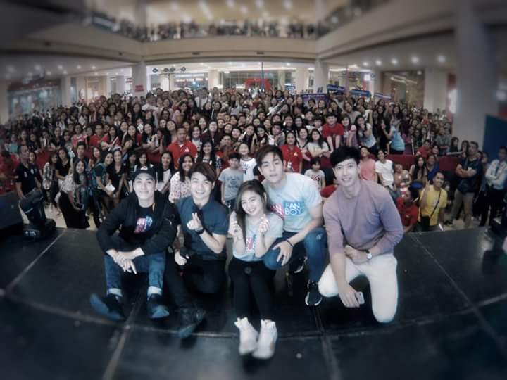 JulianEllaOFC's tweet photo. Thank you, Robinsons Place Malolos! Magkita-kita naman tayo sa SM CITY CEBU tomorrow! #FGFBNationwideTour #FGFB4DaysToGo https://t.co/XjiTdvEt5T