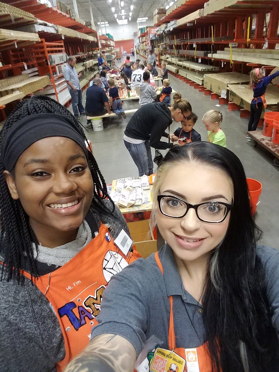 GlassEyePhotog's tweet photo. Good morning! Starting the day with the kids workshop @NEToledoTHD with @OriginalTMills!!#KidsWorkshop #homedepot #thd #kws #workshopcaptain https://t.co/VCJvYtGwzP