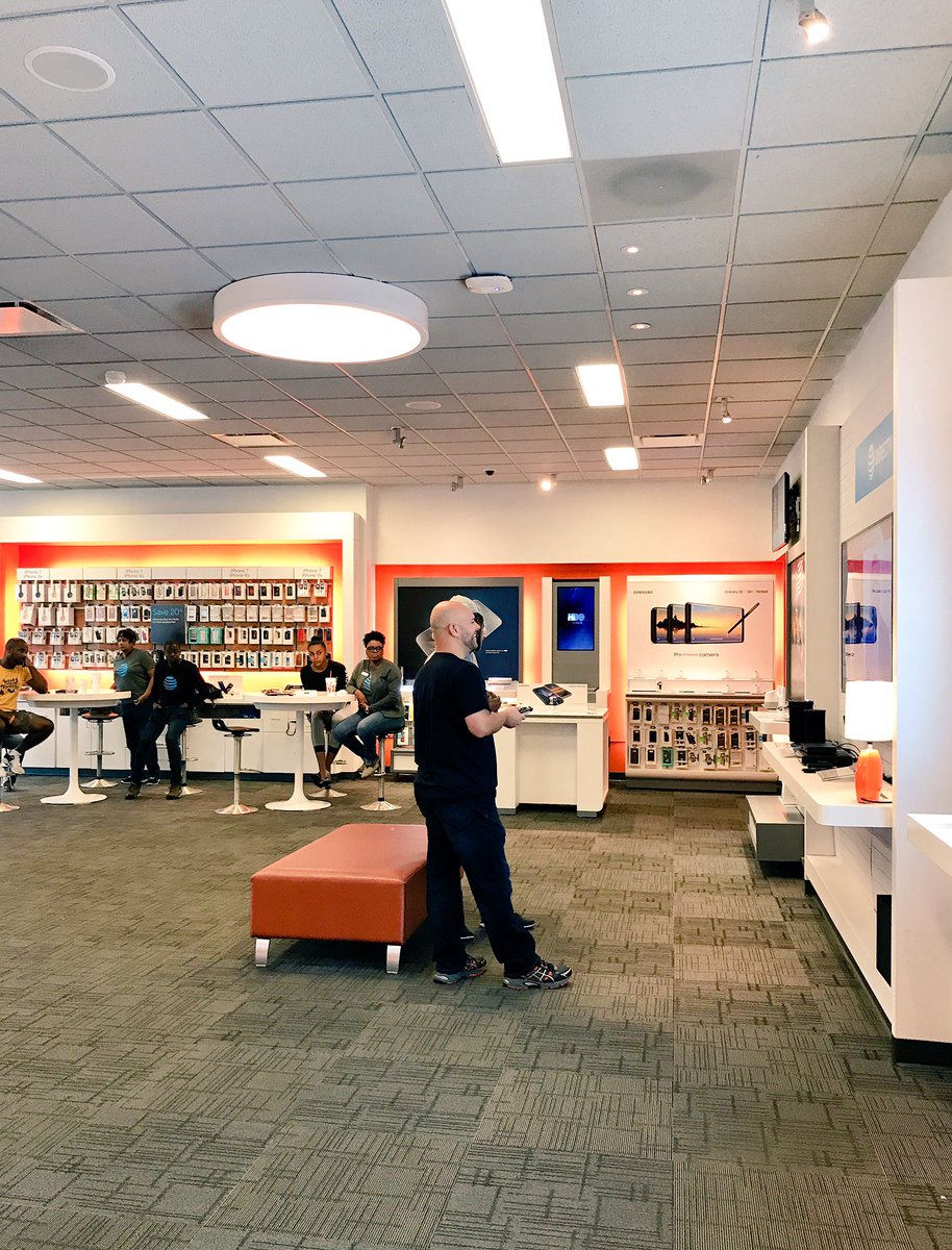 Jeremy learning some best demoing practices at our Perfect The Pitch meeting this morning! He wants to be #FirstToFifty <a href="/clark_carlise/">Carlise A. Oglesby</a>