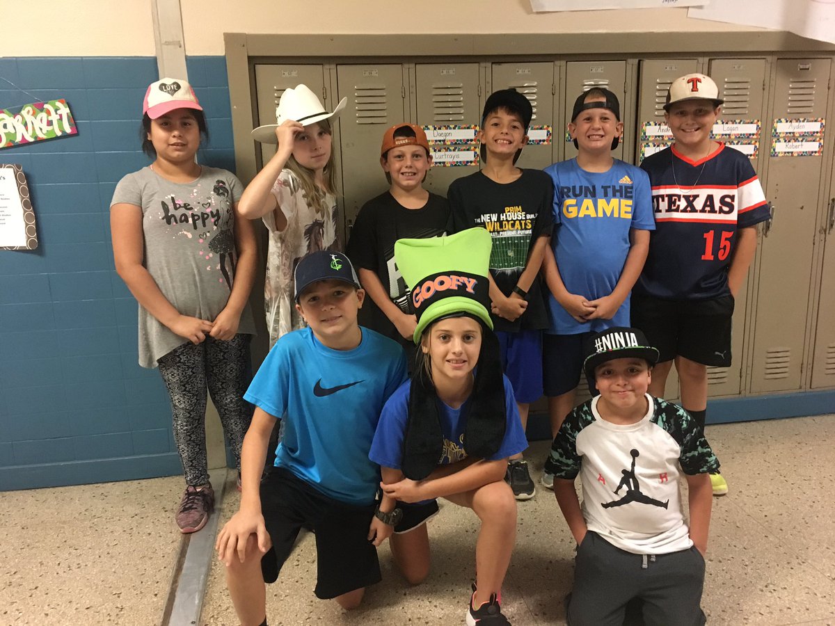 MandyBarrett8's tweet photo. Hats for Houston! #wearesses #lovethesekids https://t.co/yHmBLGJOby