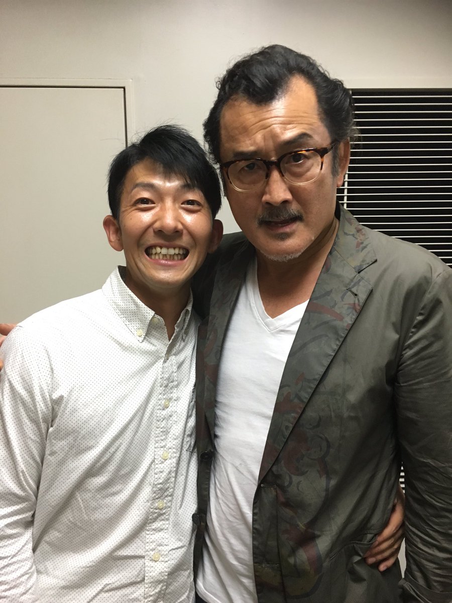 ট ইট র デスノート The Musical 公式 こちら 大阪で見事にリュークを演じた俵和也さんと 初演のリューク 吉田鋼太郎さんのみで2ショット 俵さん 小顔にもほどがありんご