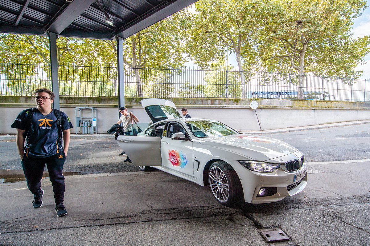 One of the perks of having <a href="/BMW/">BMW</a> as a Partner for the #EULCS Finals:

New shuttles for the pro players! 👊