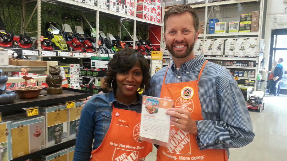 DokeyJason's tweet photo. Gary awarding Kenya a Homer for all of the Great things she does at the service desk.. @dcbellah @McFarrenGary https://t.co/ZXvvKLQ0Lk