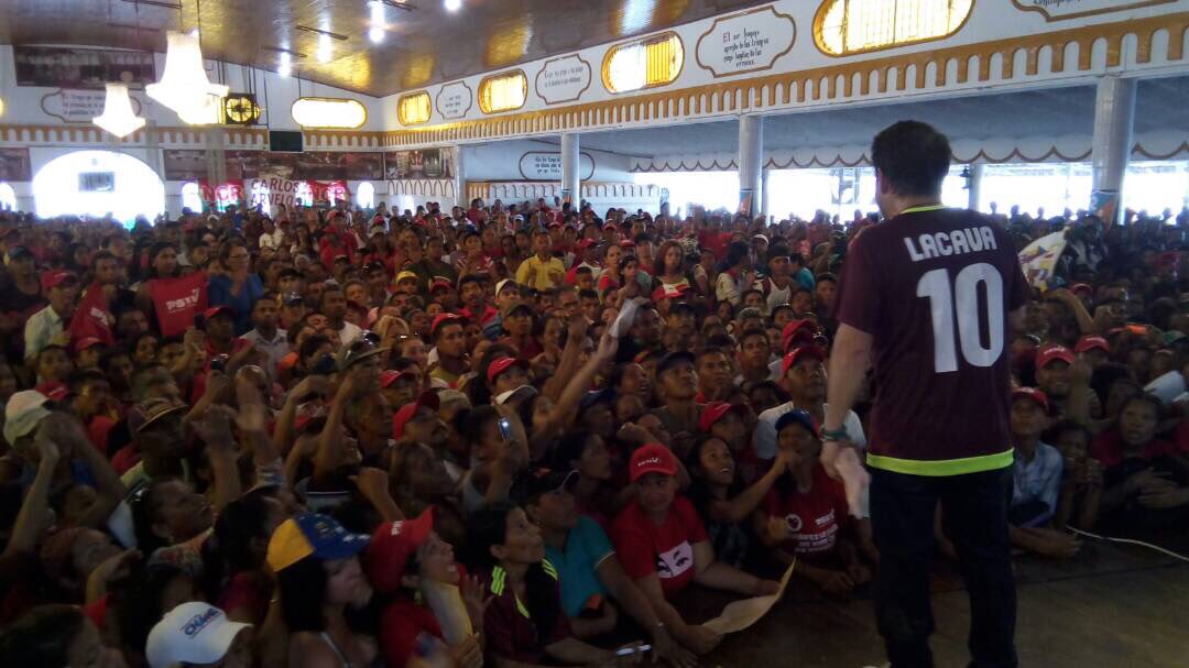 rafaellacava10's tweet photo. Saliendo d un acto en Carlos Arvelo a reventar. Es impresionante el afecto y energía de la gente. No lo voy a olvidar. Cuenten con Lacava!!! https://t.co/QfqVHl7OL9