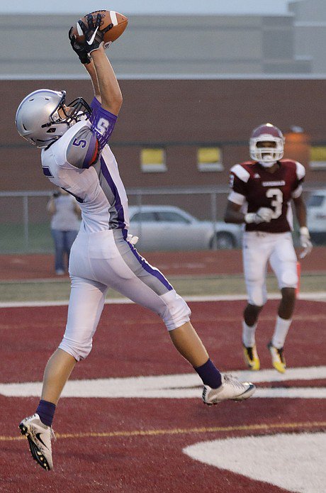 LJWpreps's tweet image. Luke Laskowski leads Baldwin to a 40-14 victory over Eudora, the Bulldogs' first Frontier League win in 2 years. bit.ly/2vA9sCY
