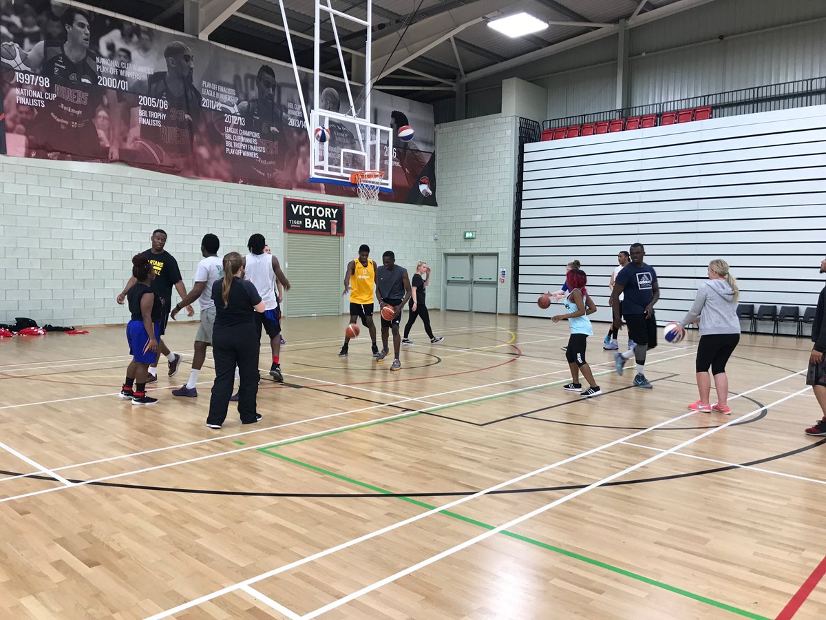BasketballFndn's tweet photo. We're on court with @StreetGames doing the baksteball Activator award https://t.co/VM0Ki61XrU