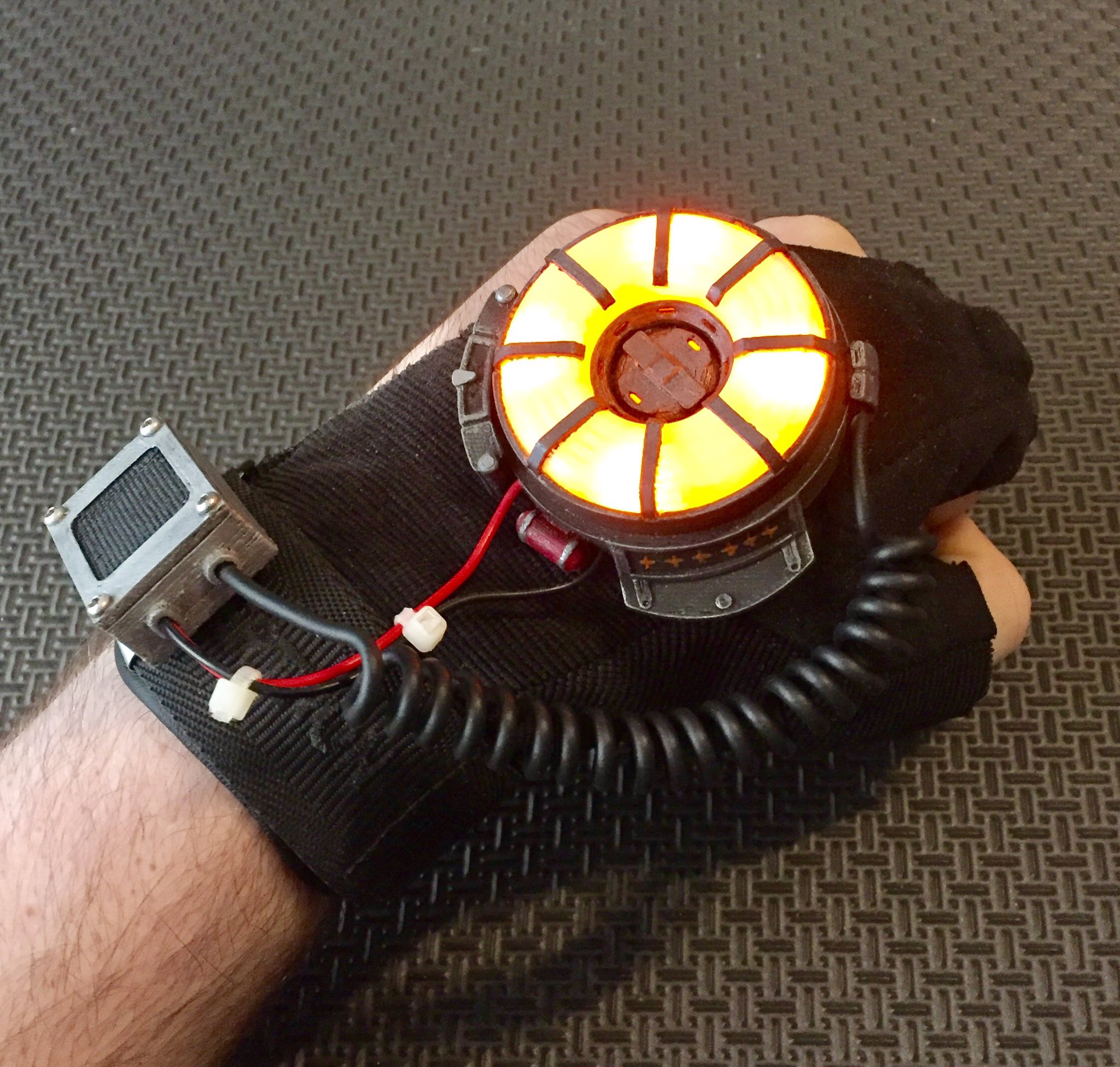 Apsis Props on X: "#Titanfall 2 time travel device complete! Kits will be available soon in my Etsy shop. @Titanfallgame @Respawn https://t.co/HTsxVDPXTt" / X