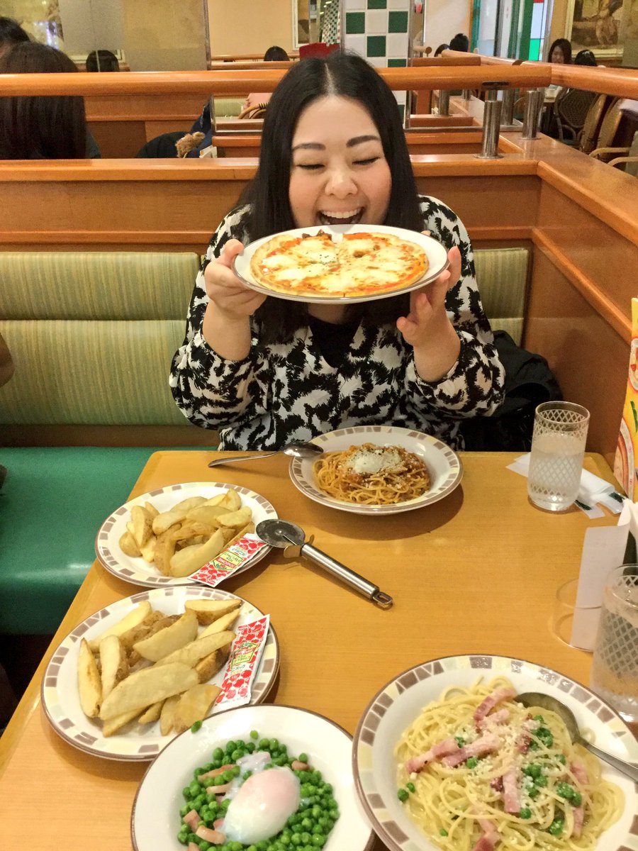 鈴木さほこ Sur Twitter 今日も9月5日のリハ ダンサーのかなこちゃんとスタジオ入りましたー やっぱりかなこちゃんのダンス好きだし 話してるのも楽しい 1枚目の写真の真意は 9月5日来ていただけたらわかりますー笑 そしてリハの後はサイゼでご飯 今もなお
