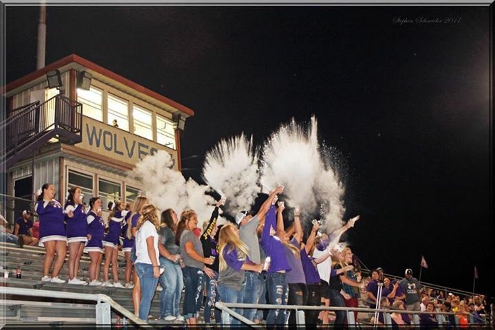ashleestaley16's tweet photo. #wolfmeat #fridanightlights #babypowder https://t.co/zO4LmVBWNm