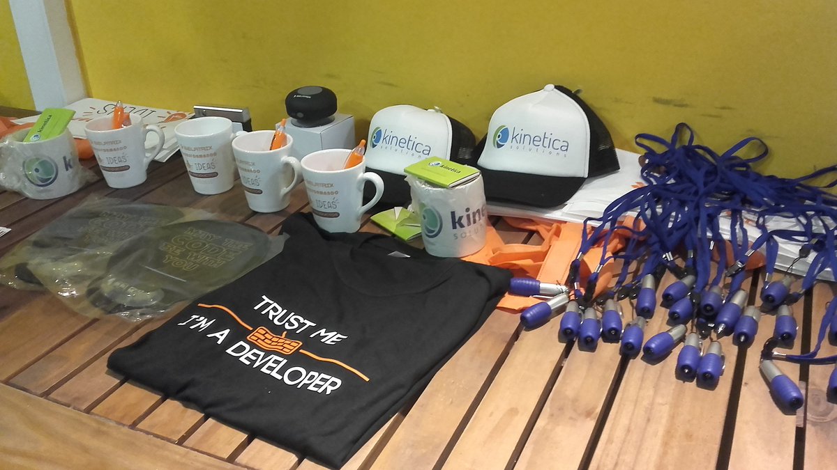 NetBaires's tweet photo. Si queres ganarte uno de estos premios subí tu foto en el evento 

@Baufest_AR @KineticaArg @BelatrixSF  #xamarinparty https://t.co/6eOK32j5Hh