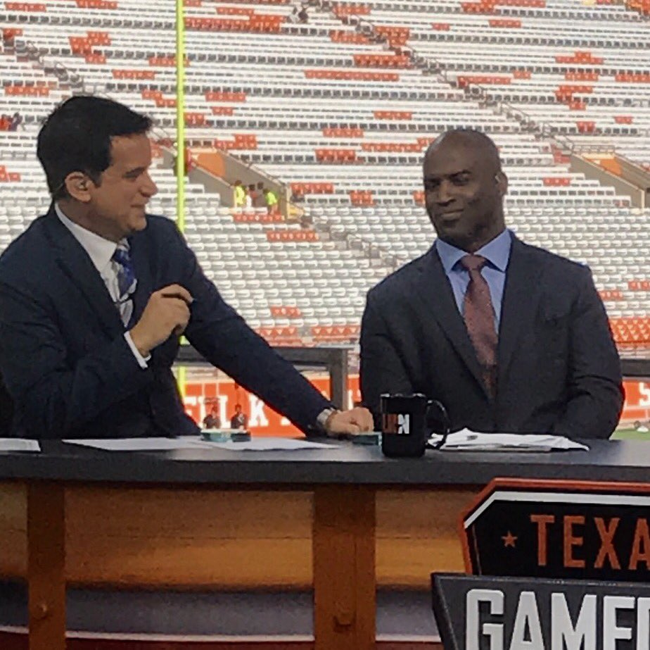 LonghornNetwork's tweet photo. Hey @chrisbharrison, just a typical rose ceremony, right? #TXGD https://t.co/HBS42SKpAd