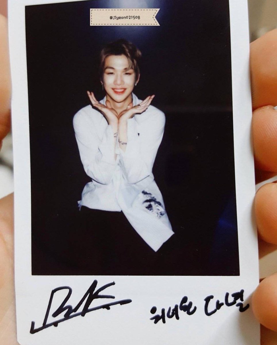 wannaonedanyel's tweet photo. Kang Daniel thinking he's the most irresistible person in the world! He really is 😍😍😍 https://t.co/rHRW0q6Fhm