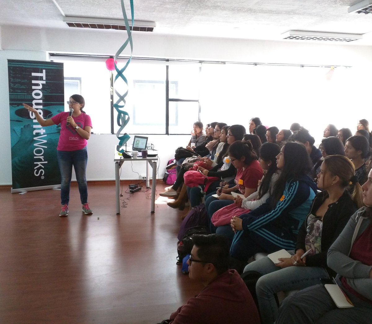 sebas_puente's tweet photo. @carlast22  presentando introducción a Html y Css en el #DjangoGirlsUIO https://t.co/AQOyMPGFxG