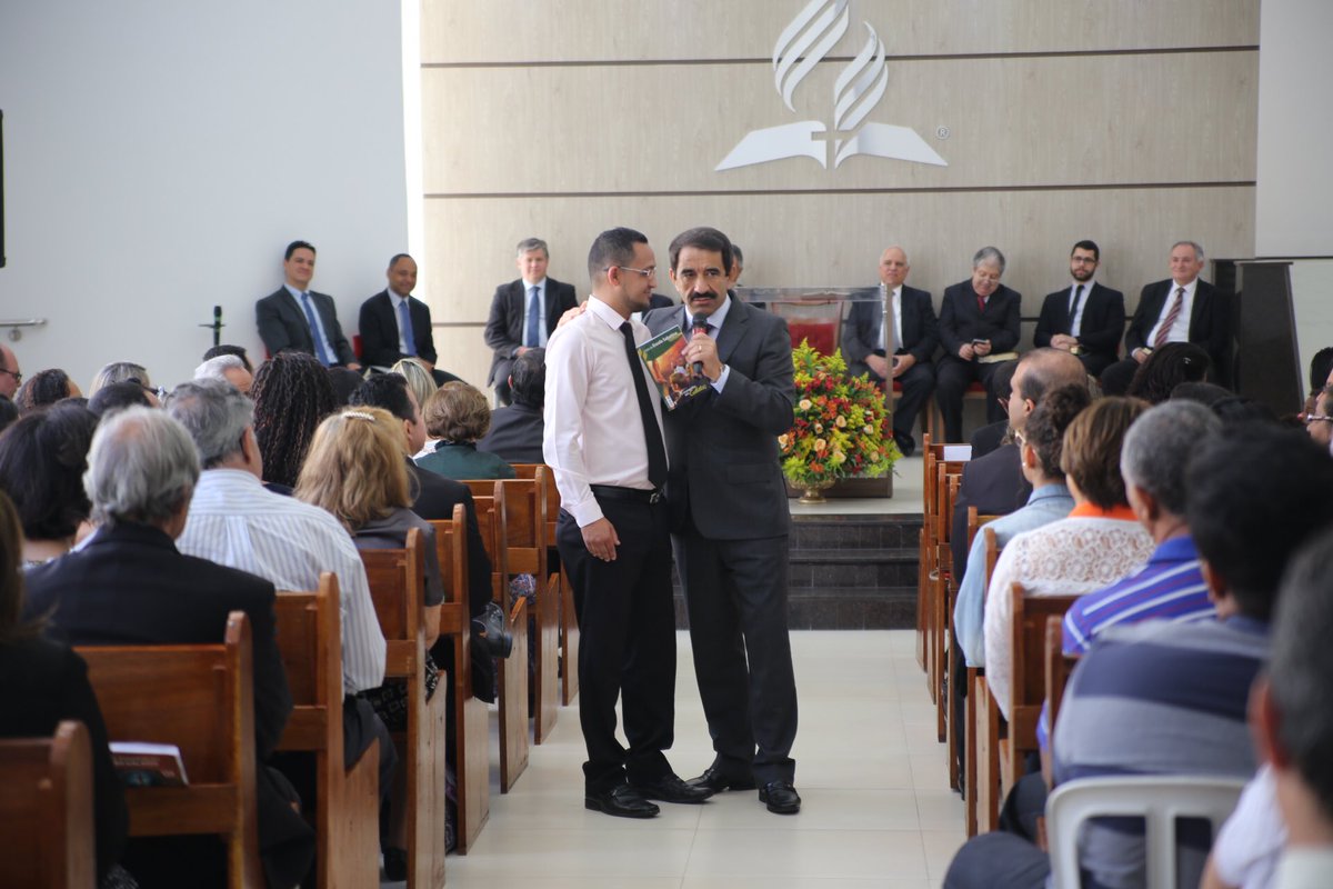 paulistaoeste's tweet photo. @PrDomingosSousa orador da Inauguração #iasd #angelaRosa #franca #PaulistaOeste #adv7SP https://t.co/ghTZR4Oj9h