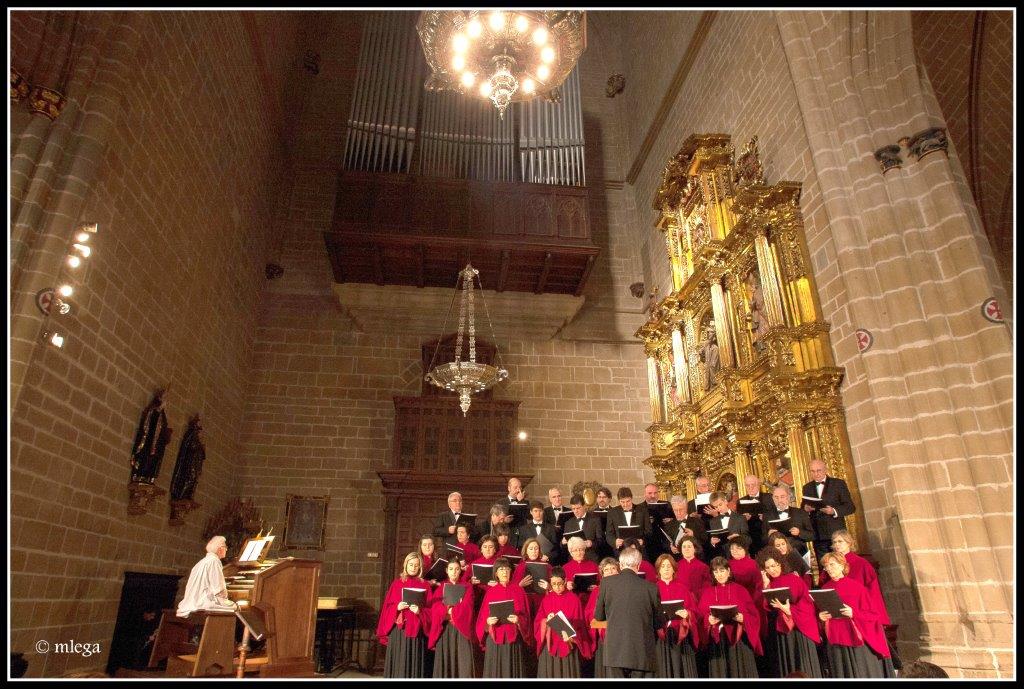 cultura_na's tweet photo. La Capilla de Música de la Catedral de Pamplona y la Coral Ereintza protagonizan la segunda jornada de #SMADE2017
https://t.co/TDDgKWWAo7 https://t.co/Oxemr8HFCg