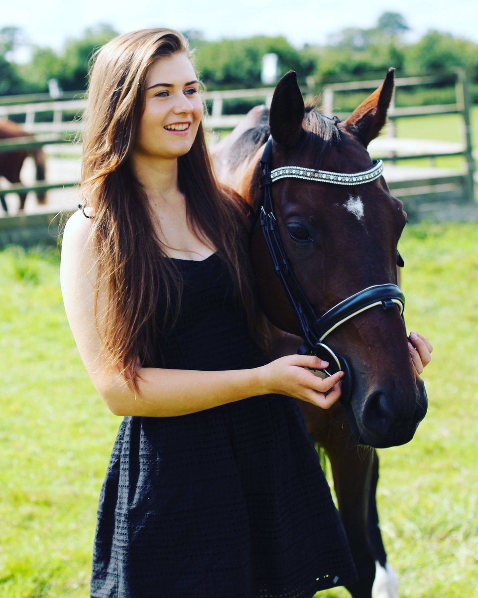 JJJoannaYT's tweet photo. So today was my last day with my beautiful horse Penny. On monday she will be put to sleep #RestInPeace #horses https://t.co/0fZuozHayH
