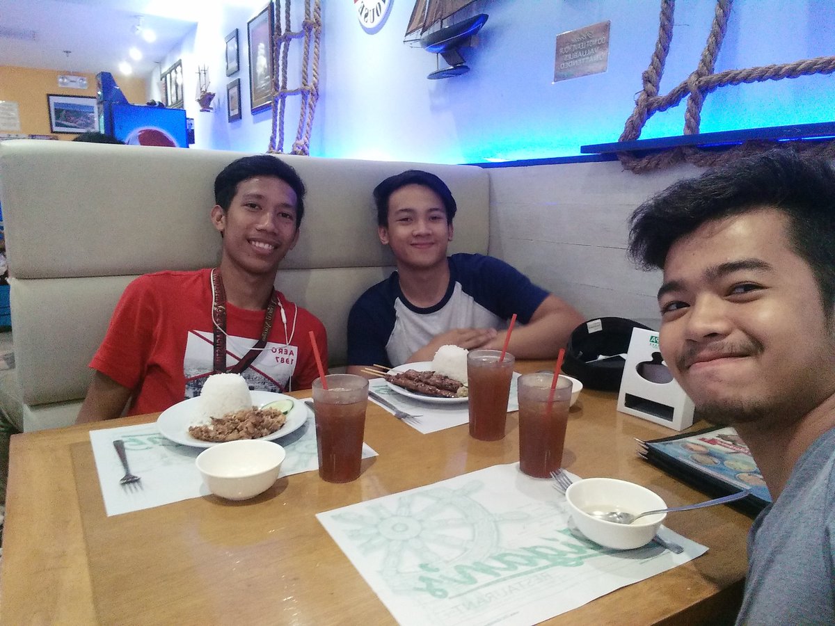 sub4by_14's tweet photo. Just da 3 of Us...  😂😂
#Libreee
Insert Iban.. Idiots ❤❤❤ https://t.co/vZ086m0Jf3