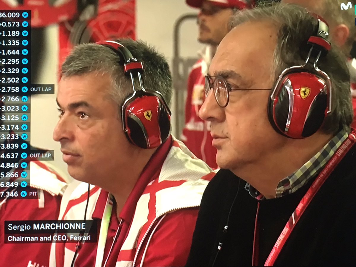 Eddy Cue, vicepresidente de Apple con Marchione en el box de Ferrari "¿Qué tramáis morenos?" #ITAmovistarF1 <a href="/movistar_F1/">F1 en Movistar Plus+</a>