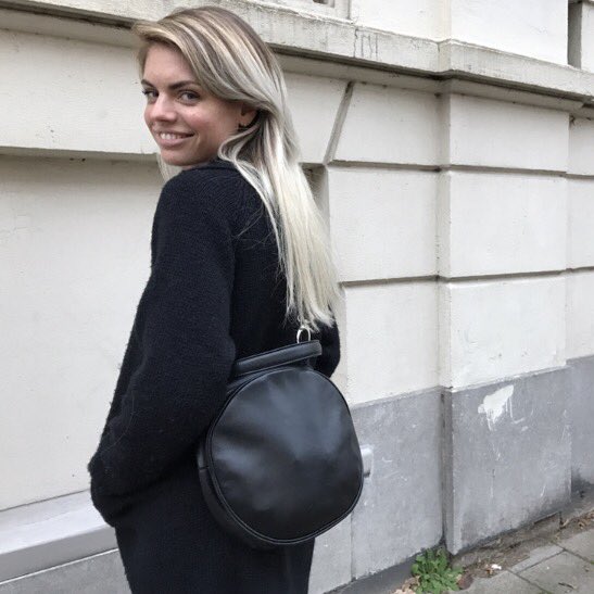 info_ckinn's tweet photo. Tess bag 🖤⚡️⚡️ https://t.co/r8BNg3O7kU