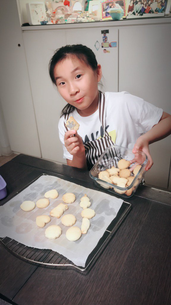 Emmy51480704's tweet photo. Baking 😋😋😋 https://t.co/AvvFw9ODUq