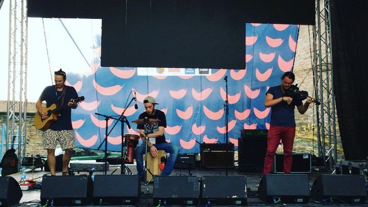 thetroublenotes's tweet photo. #soundcheck at @gradicfest #gradicfest #thetroublenotes #travelling #percussion #ig_novisad #ig_music #violin #violinist #guitarist #guitar… https://t.co/jUznYhnDAn