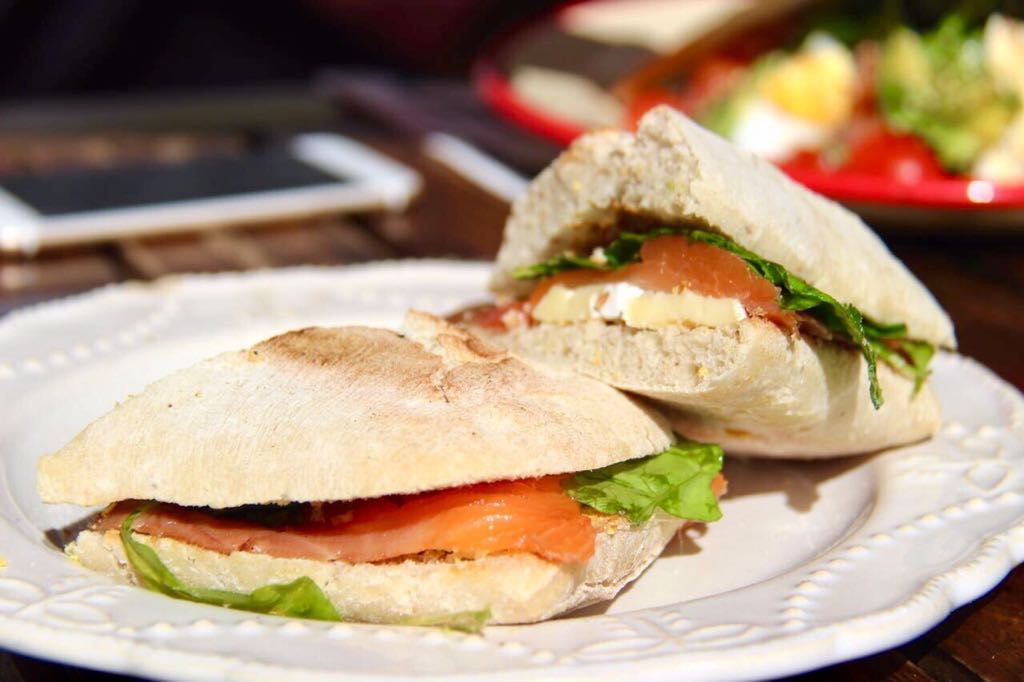 bartolabsas's tweet photo. Despejá el dia con este increible sandwich de salmón!
#bartolabsas https://t.co/6rHOKfVzU2