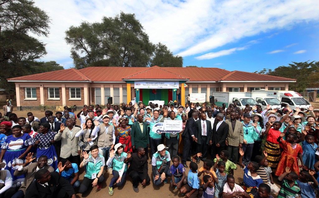 KiturMadrid's tweet photo. Kia impulsa una escuela secundaria y un centro de salud para comunidades locales en Tanzania y Malawi https://t.co/THmlBq49BW https://t.co/DhjPxH8KDY