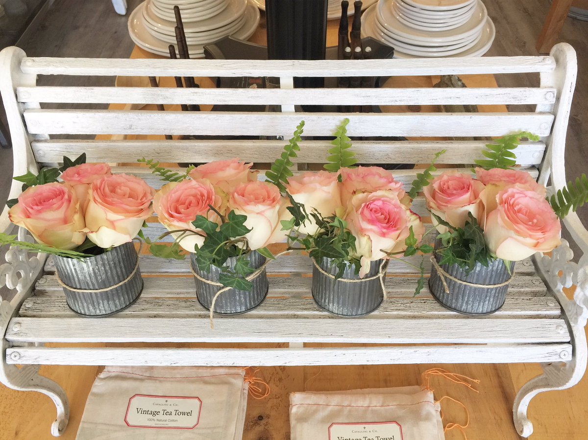 Branch_Design_'s tweet image. Today&apos;s floral.  Happy Long Weekend!🌷