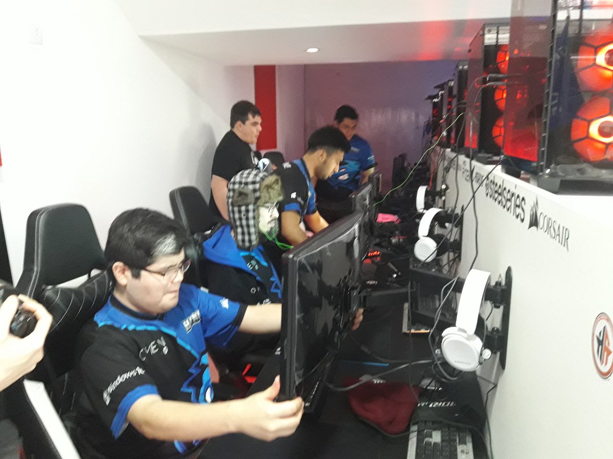 efecdb's tweet photo. FINAL: #tycsports #aorus por https://t.co/TTLx2HuAM4!
#Isurus (AR) vs #Hafnet (CL)! Quién ganara? Te animás a tirar resultados de este Bo3? https://t.co/ghkhlPIuJJ