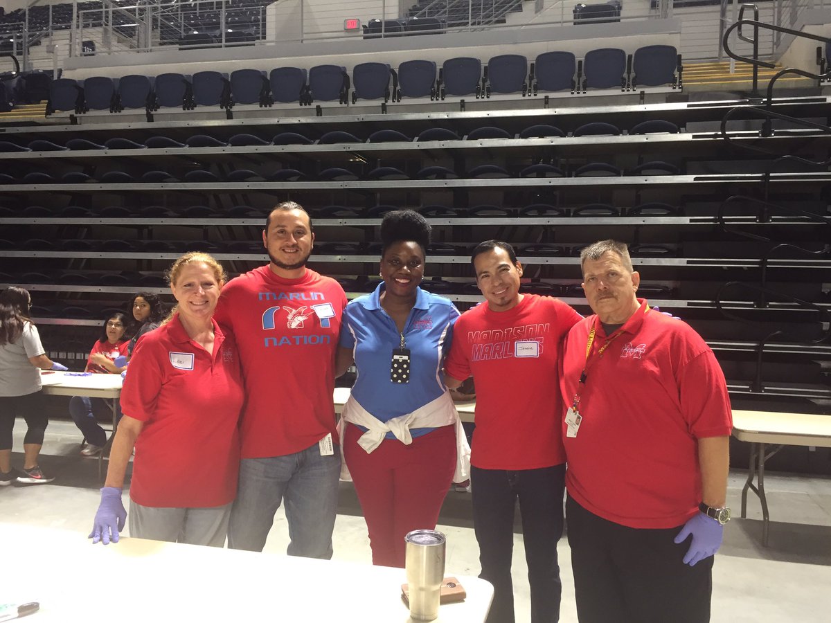 CCWilliams1908's tweet photo. Madison High School supporting the HISD Donation Drive! @madisonmarlins #TeamHISD #MarlinNation https://t.co/iIYOqDek2R
