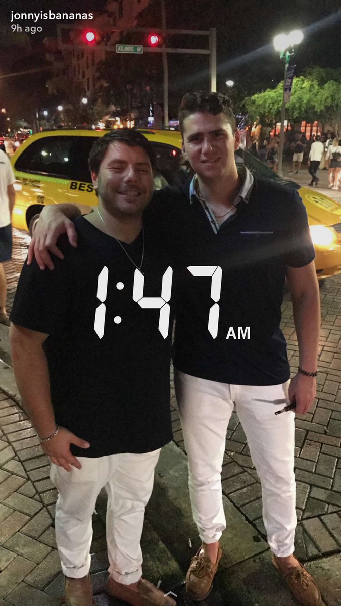jonny_saxon's tweet photo. 1:47am vs 4:40am https://t.co/l7K4n6dDR3