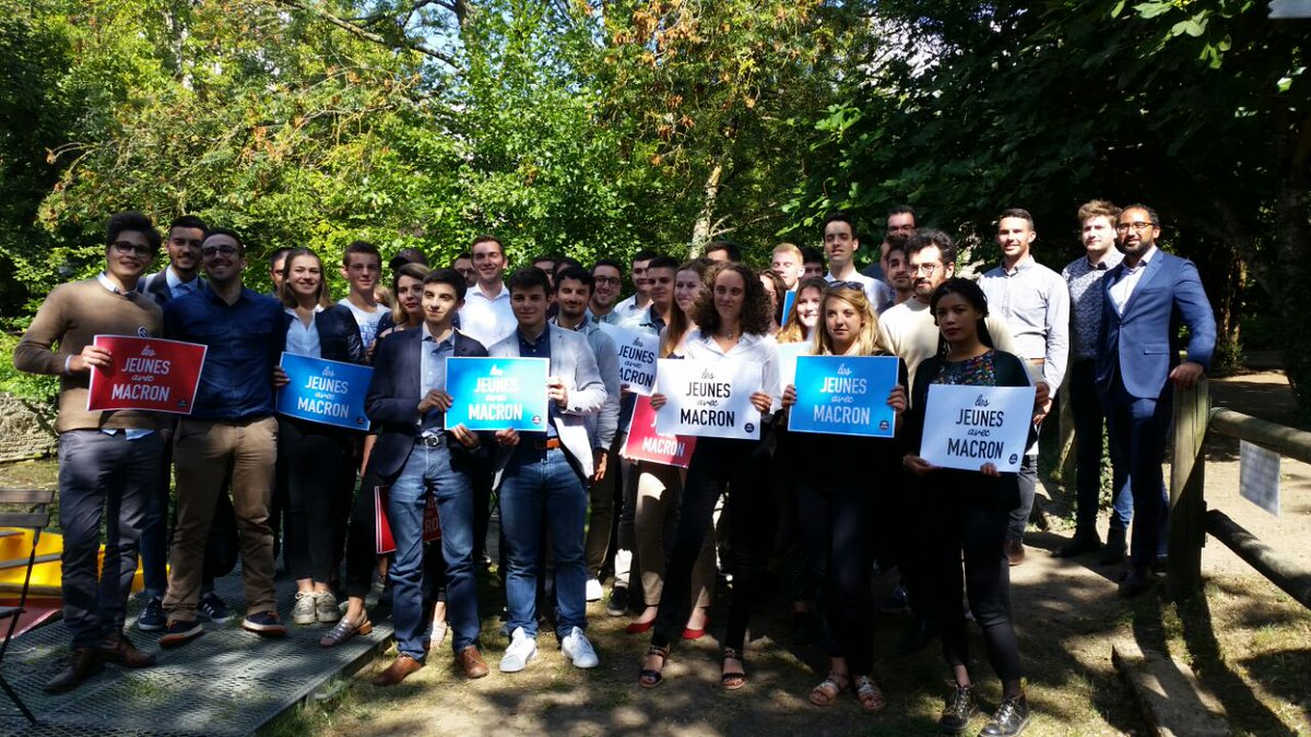 GuillaumeChiche's tweet photo. Rentrée des @JeunesMacron de la #nouvelleaquitaine. Déjeuner et ateliers de travail au programme. Bravo à tous! #InterJAMPoitiers https://t.co/qInv5gstmE