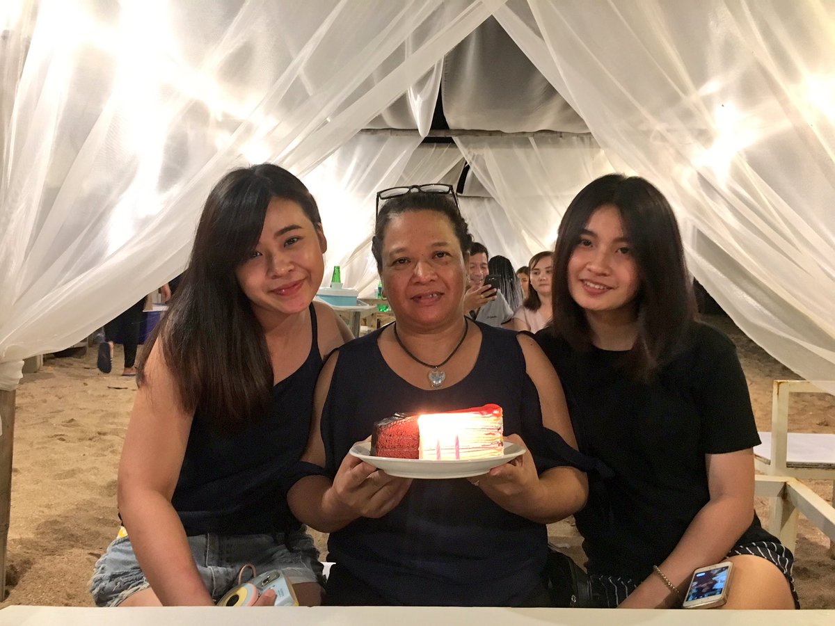 IsaNuC's tweet photo. HBD my MoM ❤️ #02sep17 https://t.co/LTfqsJOrsL
