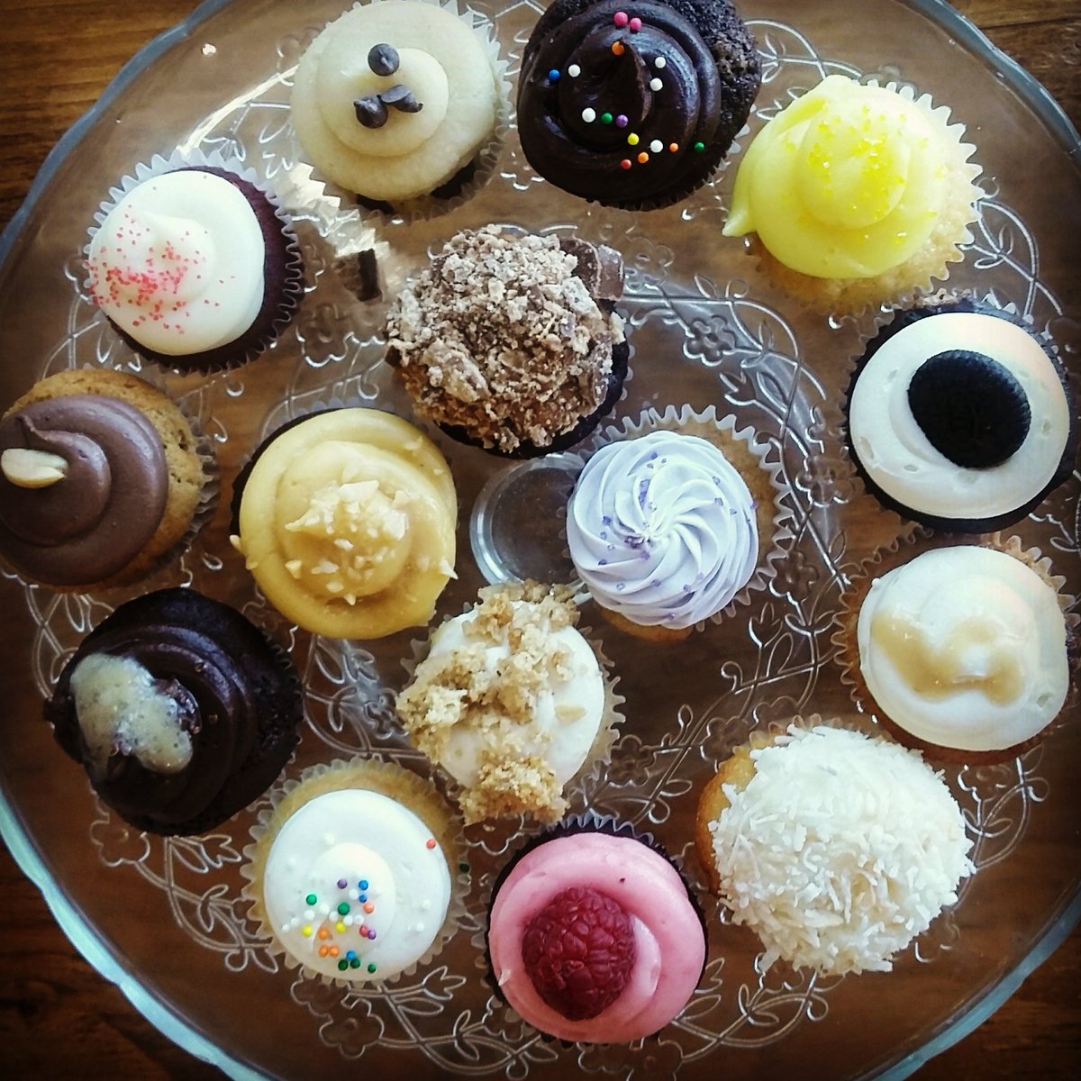 Happy long weekend everyone! Open till 5 today for treats #longweekend #cupcakes #oakvillecupcakes