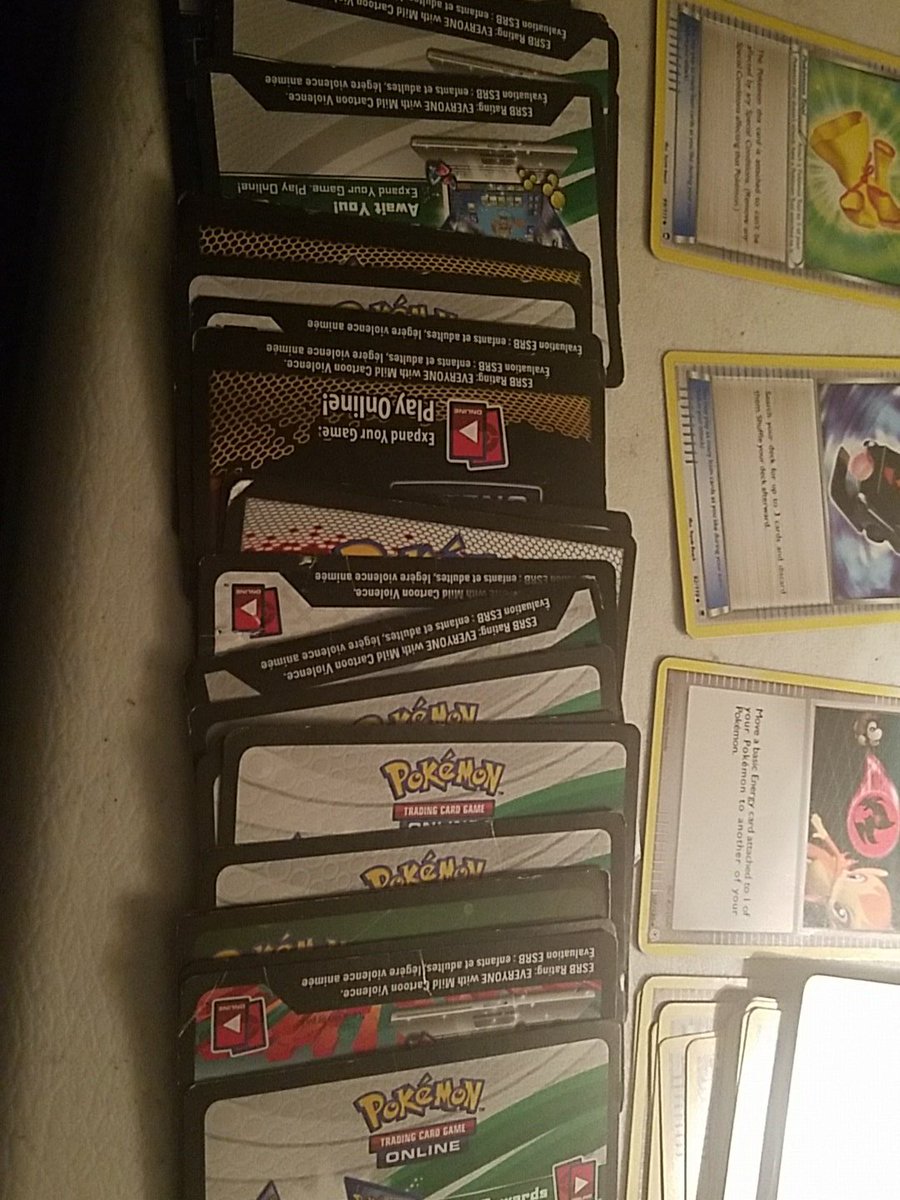 chrysos_i's tweet photo. Still giving these away to followers. RT &amp;/or follow if you want a code 😁
#Pokemon #PokemonTCG https://t.co/kpZC6DGhUN
