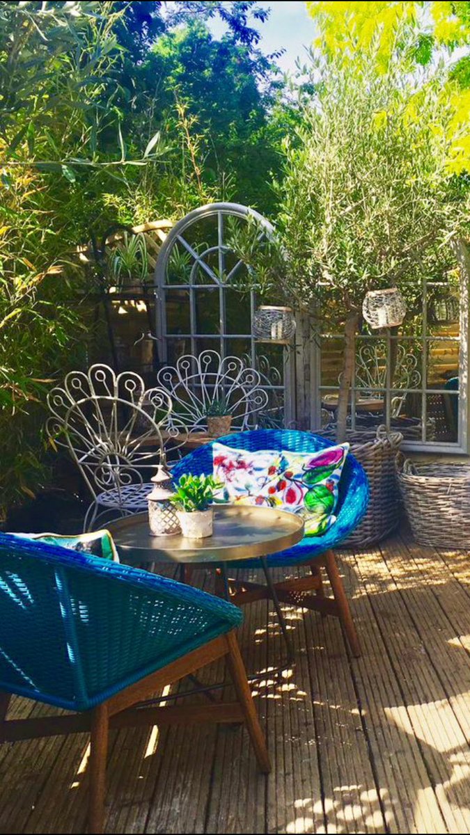 LittleBirdW4's tweet image. 🍋How about Being outside this evening ... we've got amazing gardens to enjoy 🌱🍋🍃