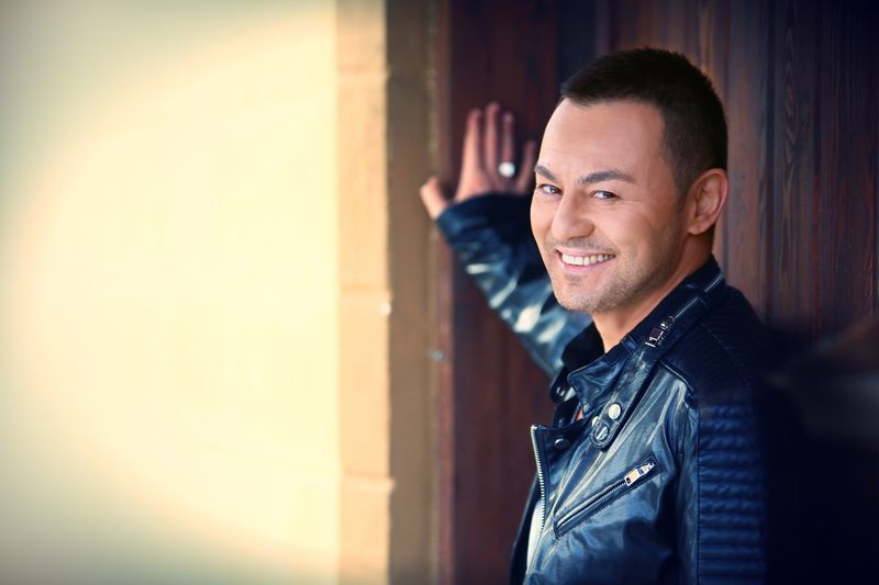 HaberturkTV's tweet photo. Bodrum'da sahne alan Serdar Ortaç hayranlarına müjdeyi verdi https://t.co/vlRi3nqNfM https://t.co/BvkTvUJScE