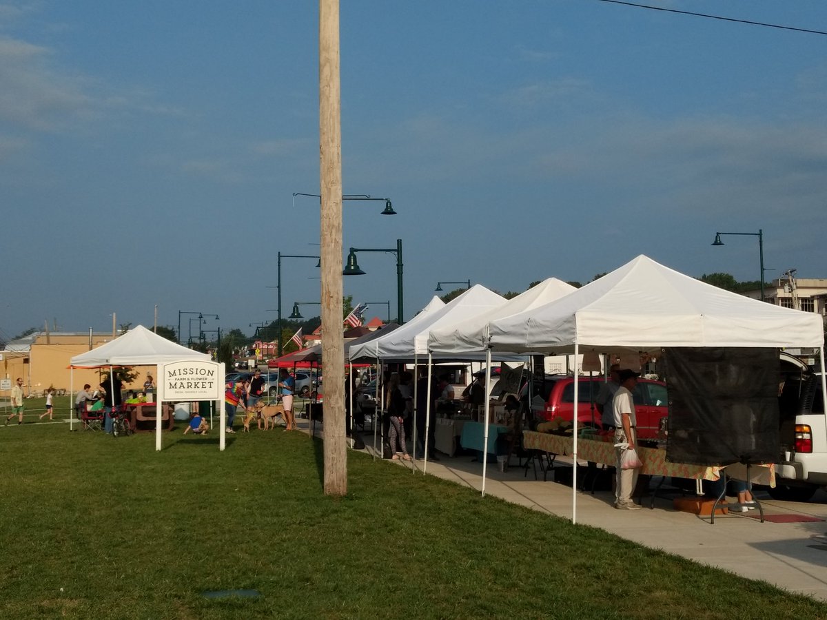 jeankoranda's tweet photo. Market day! #missionks #missionfarmandflowerks https://t.co/g5a1AQ30ql