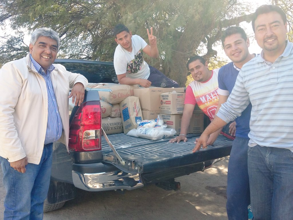 RobertoLunaOK's tweet photo. #LEALTADYDIGNIDAD Gracias a @SergioGCasas @BederHerrera @GobDeLaRioja podemos seguir llegando con #PROGRAMAPAN a los Vecinos del Dto Arauco https://t.co/5mcceeCB9K