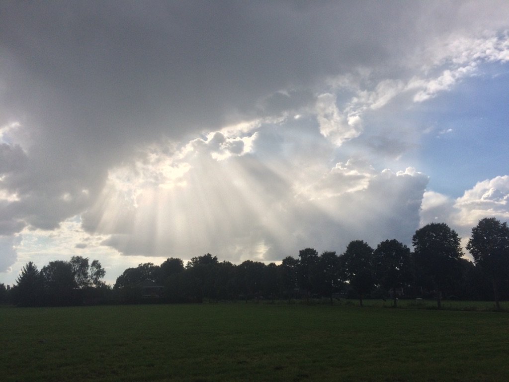 royleppink's tweet image. Ook in #Winterswijk schijnt achter de wolken de zon... #Weerfoto