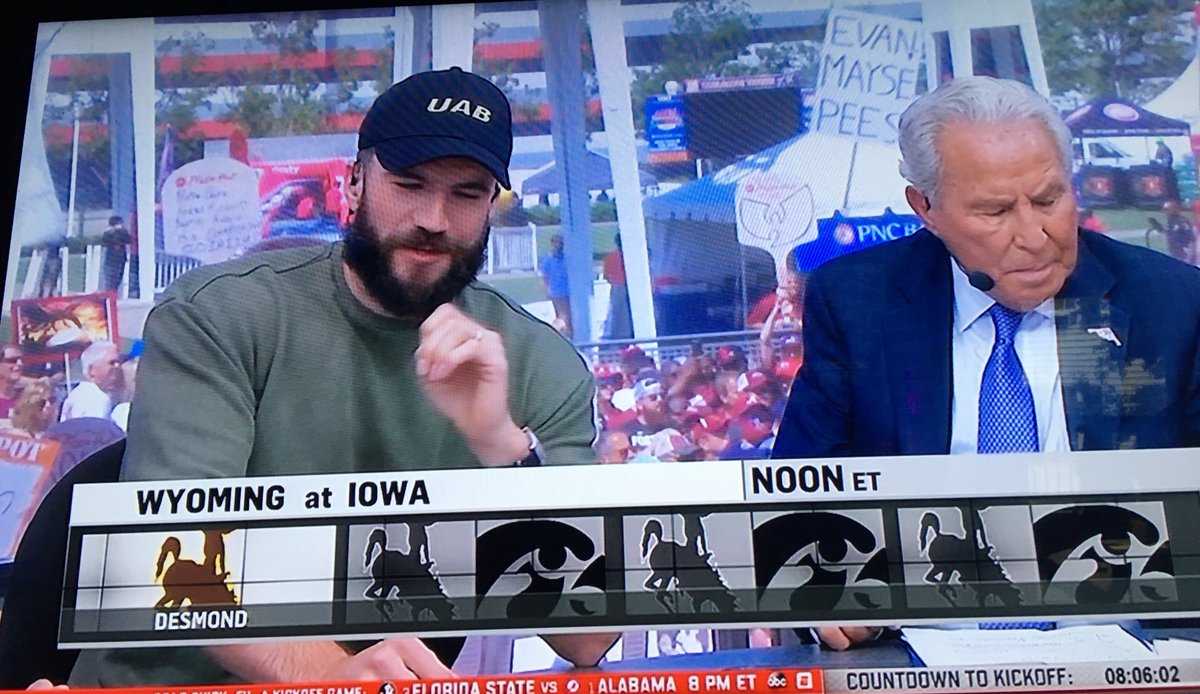 iHeartRadio's tweet photo. The multi-talented @SamHuntMusic is adding the ๐ฅ to #Gameday crew! #iHeartSamHunt https://t.co/0fb4njB9h0