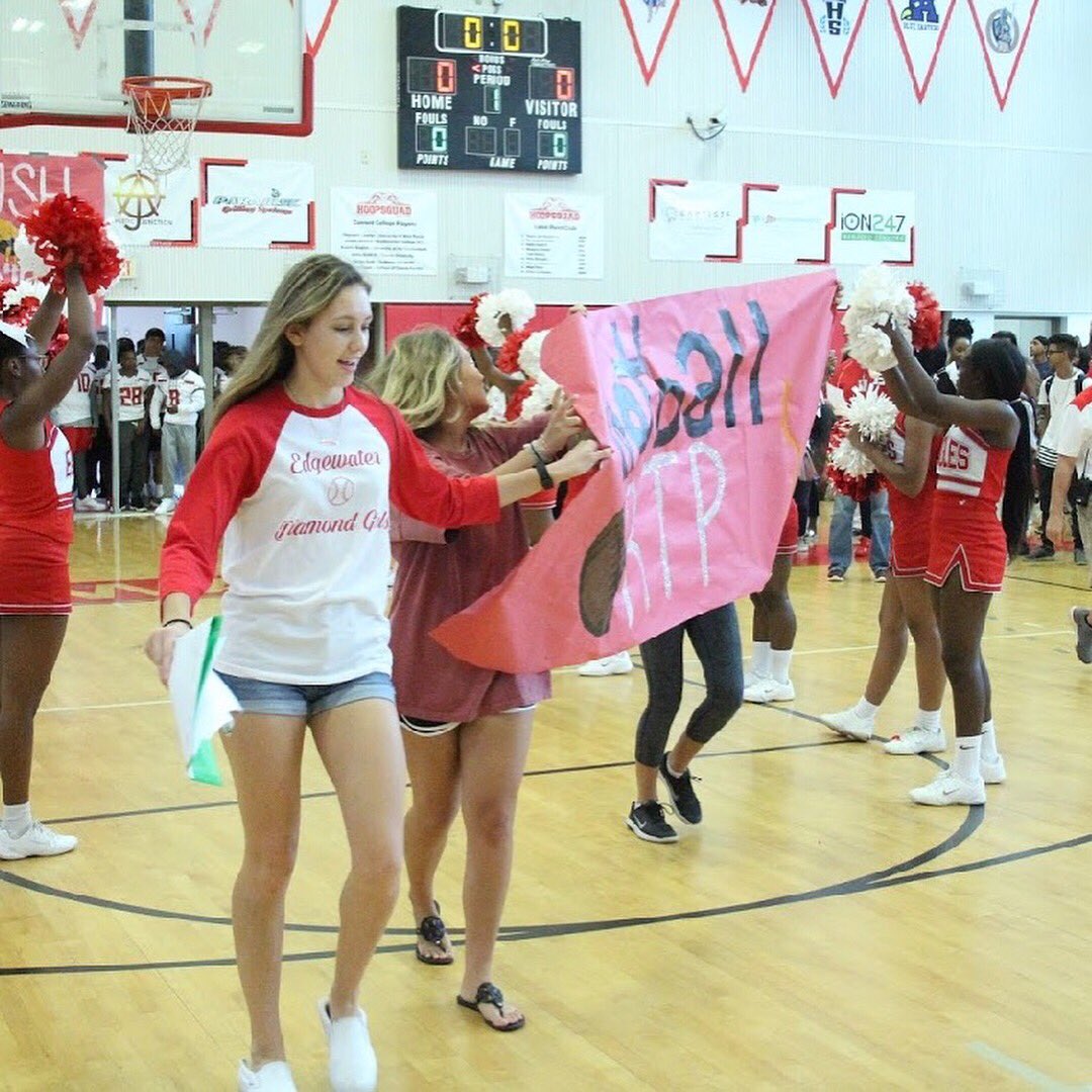 EdgewaterYBK's tweet photo. Edgewater's first pep rally of the year! 🦅🔴 Way to show the school spirit! #ehs #edgewaterhs #yearbook2018 #ybk #yerds https://t.co/Pkci93qRfK