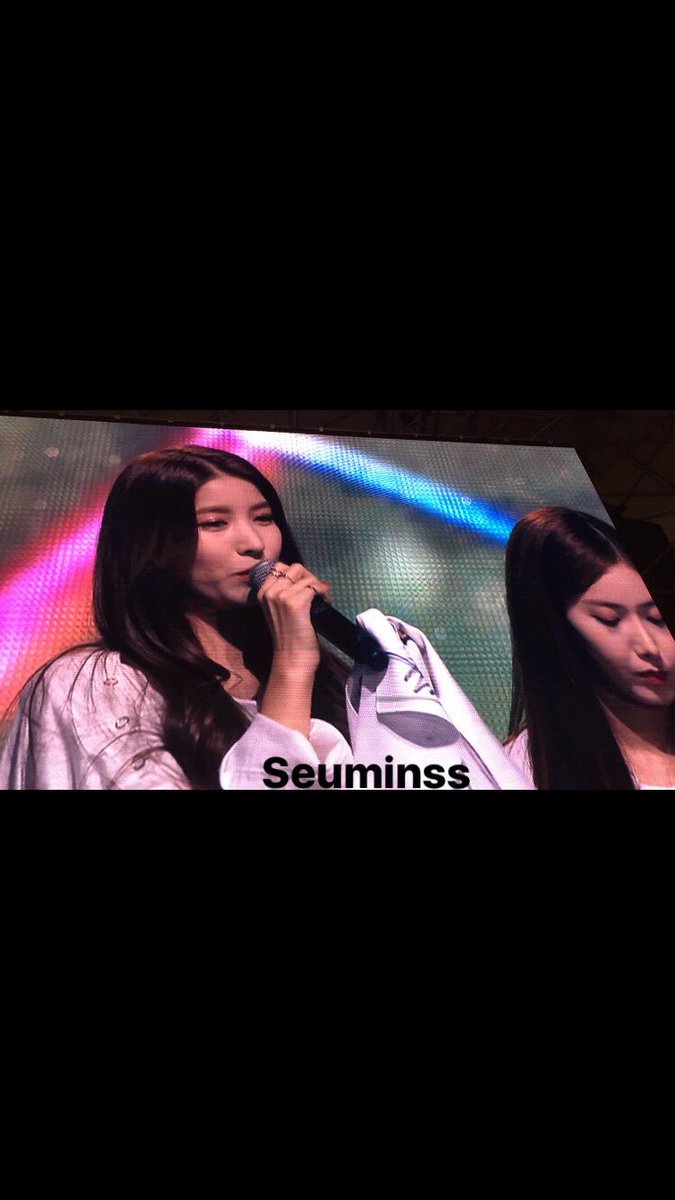 palebbleu's tweet photo. Sojung is NOt ReAL. #MUSICBANKINJAKARTA2017 #2Sept2017 https://t.co/jECNXewiOo