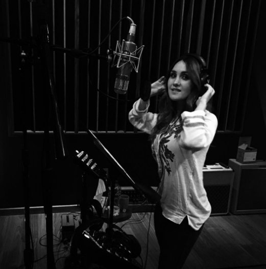 UMUSICA's tweet image. @DulceMaria en el estudio, con muchas sorpresas para entregarnos 🤔❤❤❤