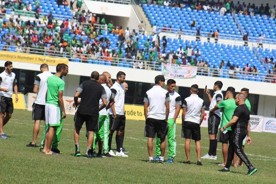 Footballogue's tweet photo. [#QualifCDM🏆] L'Algérie🇩🇿 s'est inclinée 3-1 face à la Zambie🇿🇲
La qualification est plus que compromise https://t.co/Ms7rpYkxBU